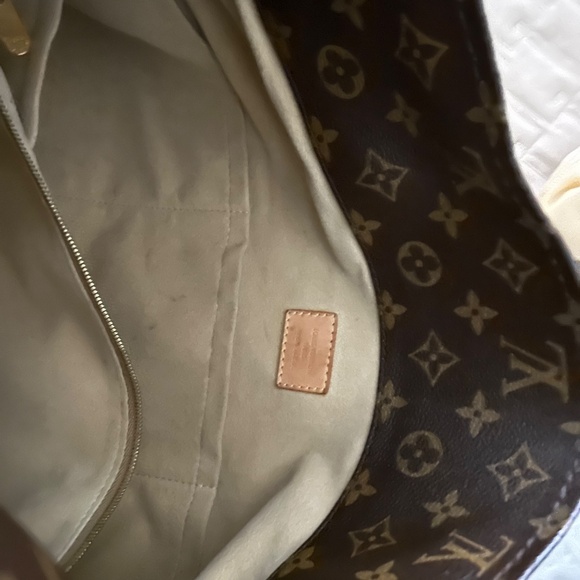 Louis Vuitton Monogram Artsy MM - Picture 6 of 11